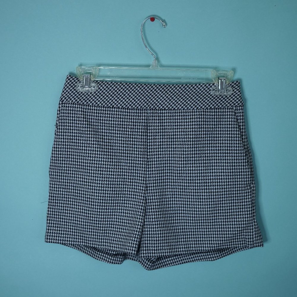 Express dogtooth pattern high waisted shorts
